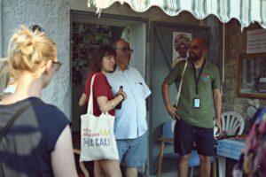 What to see in Bari old town to discover traditional businness? Luigi's ice cubes shop