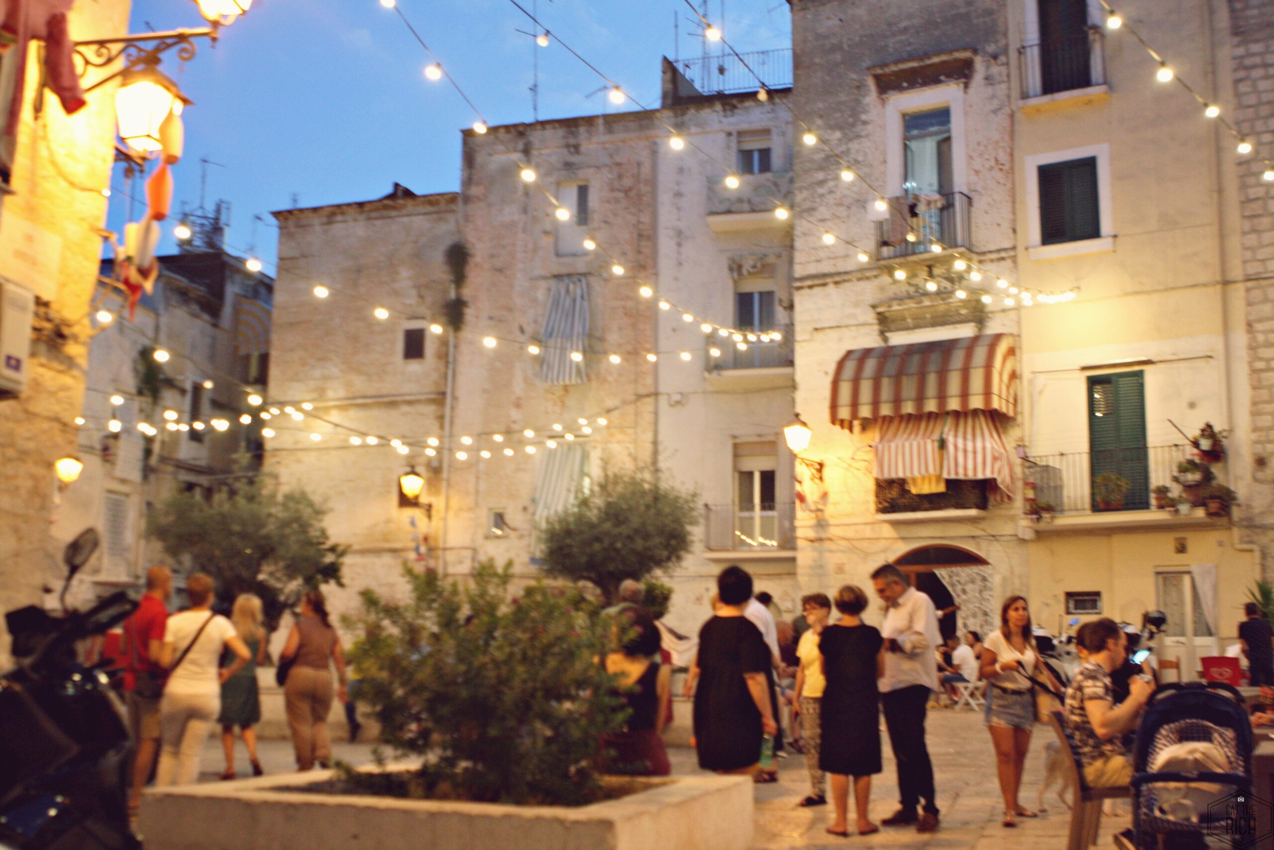 what to see in bari old town: Largo Albicocca square at night