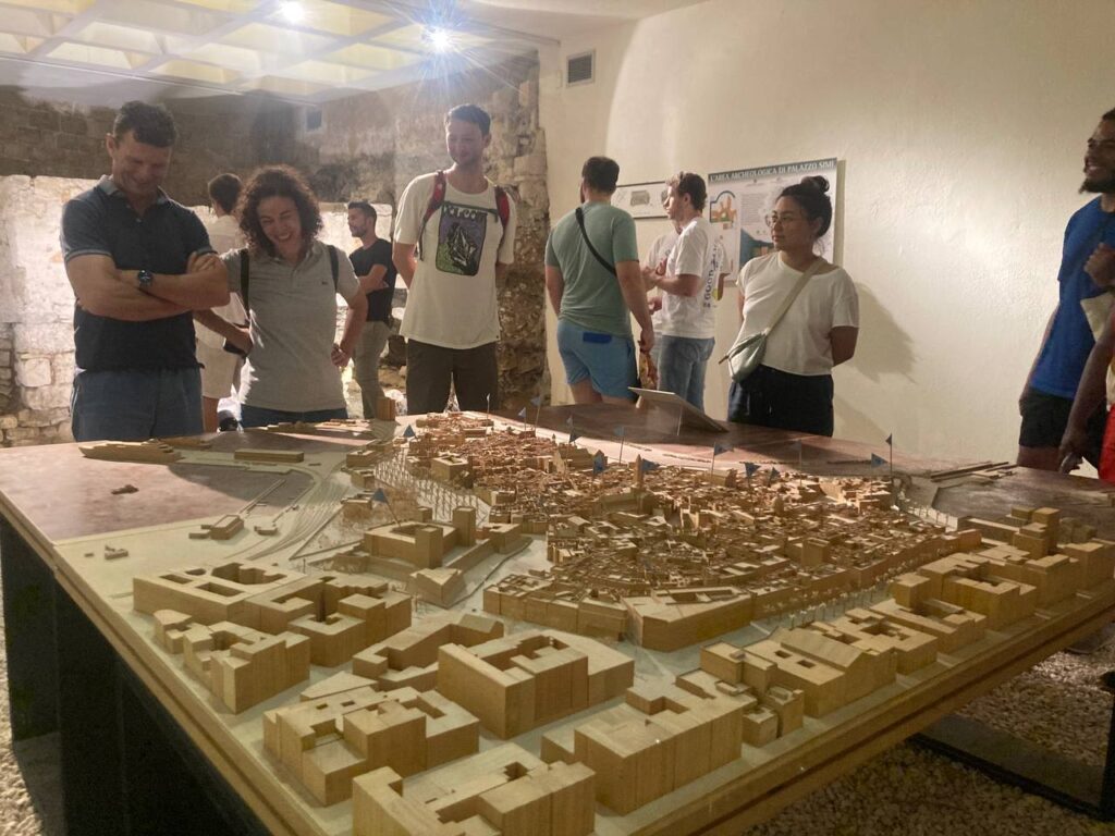 Con Free Walking Tour Bari puoi visitare gratuitamente il museo di Palazzo Simi