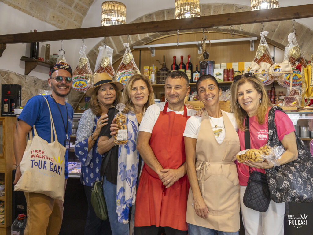Il contatto diretto con le persone rende i nostri food tour unici e originali 