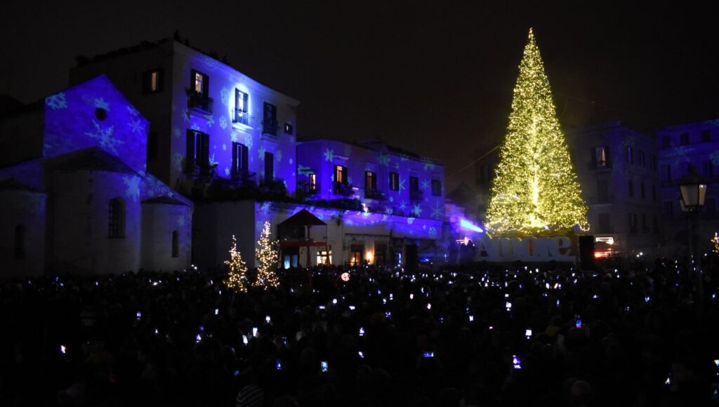 December 6 marks the opening of Christmas in Bari with the lighting of the tree in Piazza del Ferrarese