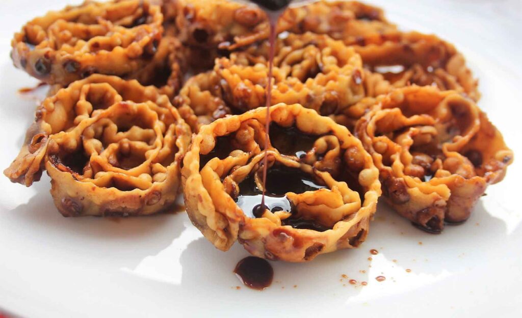 Cartellate are the typical dessert of Christmas in Bari.